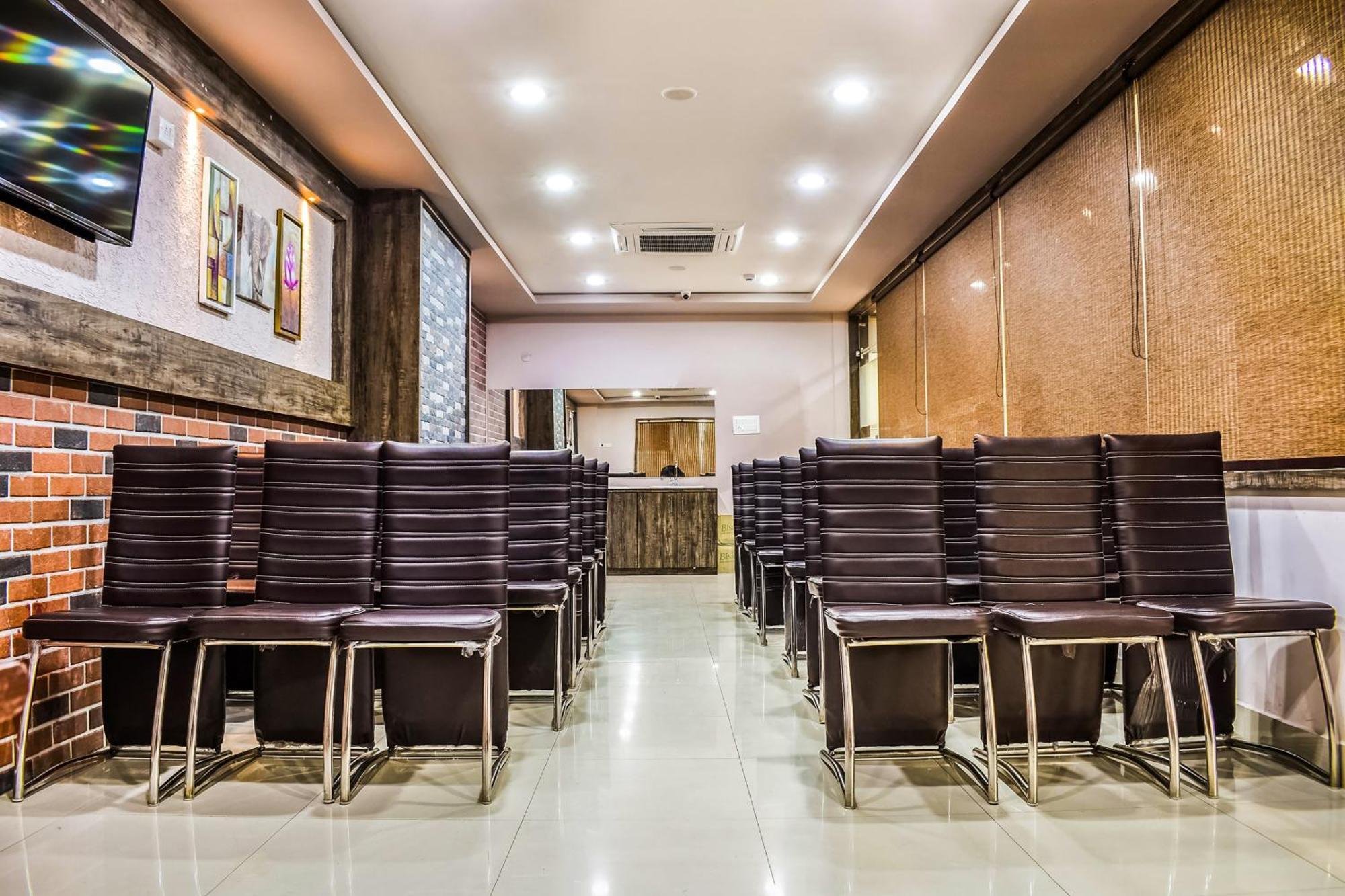 Capital O Jai Adisson Hotel Cuttack Exterior photo